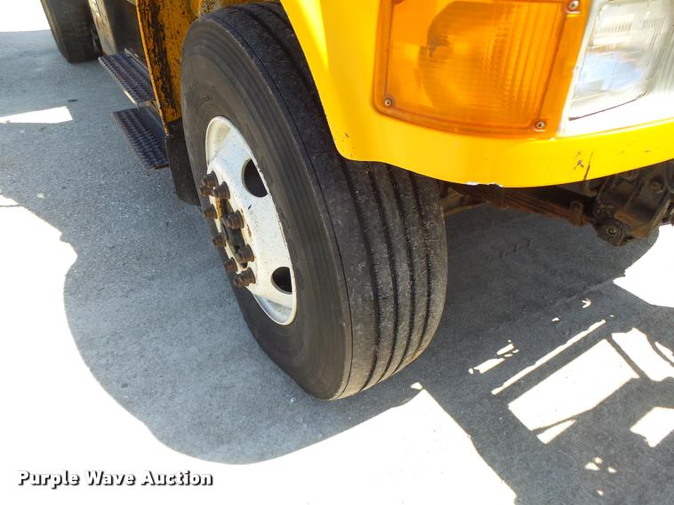 image for item DA3495 2002 International 4900 dump truck