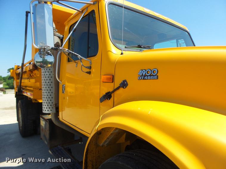 image for item DA3495 2002 International 4900 dump truck
