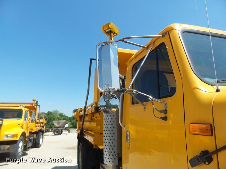 image for item DA3495 2002 International 4900 dump truck