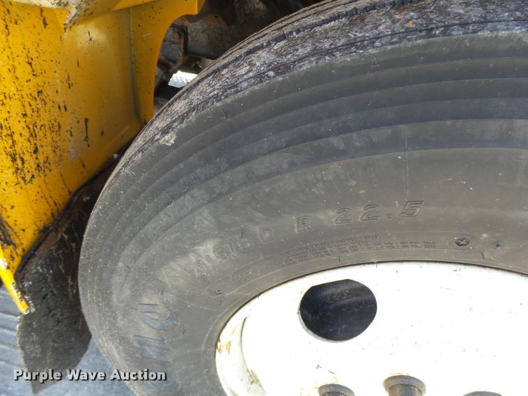 image for item DA3495 2002 International 4900 dump truck