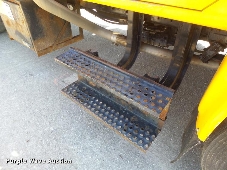 image for item DA3495 2002 International 4900 dump truck