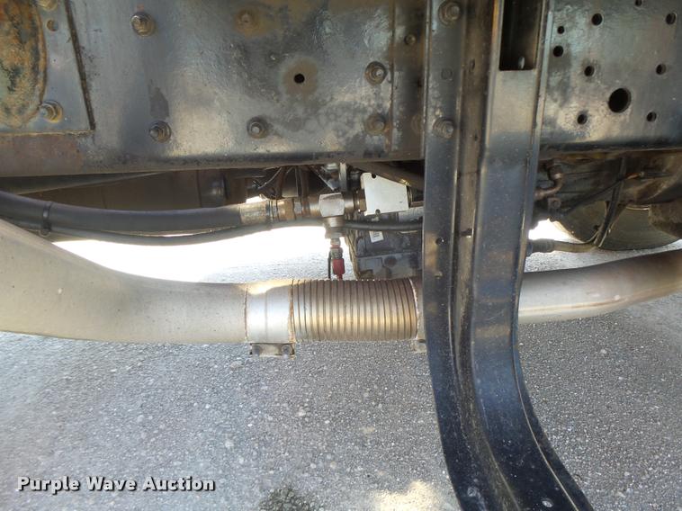 image for item DA3495 2002 International 4900 dump truck