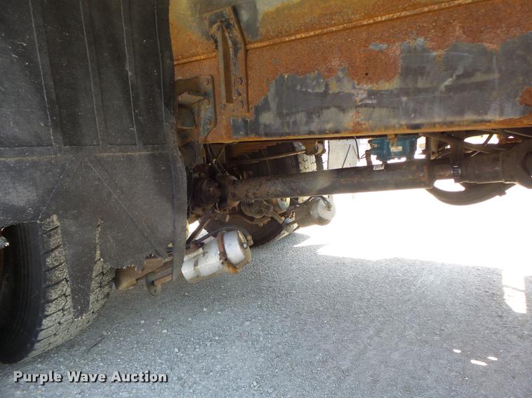 image for item DA3495 2002 International 4900 dump truck