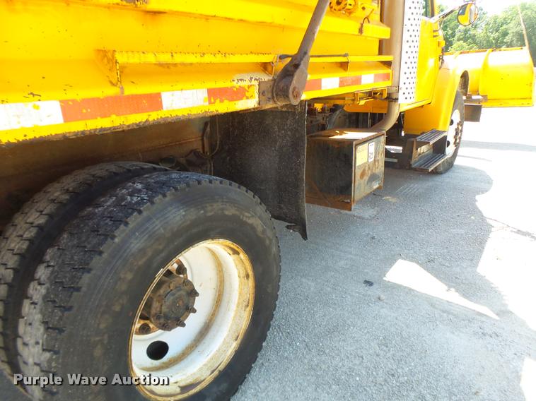 image for item DA3495 2002 International 4900 dump truck