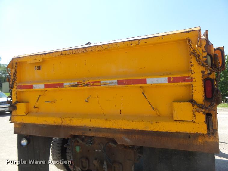 image for item DA3495 2002 International 4900 dump truck