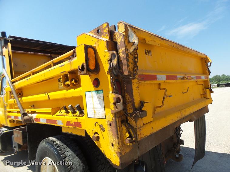 image for item DA3495 2002 International 4900 dump truck