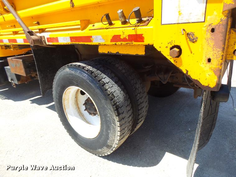 image for item DA3495 2002 International 4900 dump truck