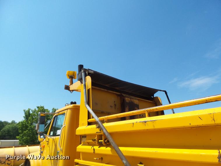 image for item DA3495 2002 International 4900 dump truck