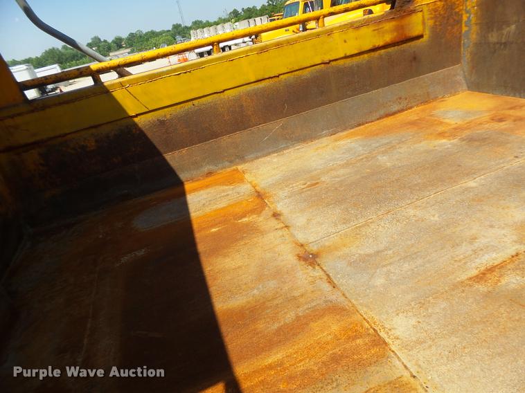 image for item DA3495 2002 International 4900 dump truck