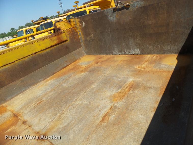 image for item DA3495 2002 International 4900 dump truck