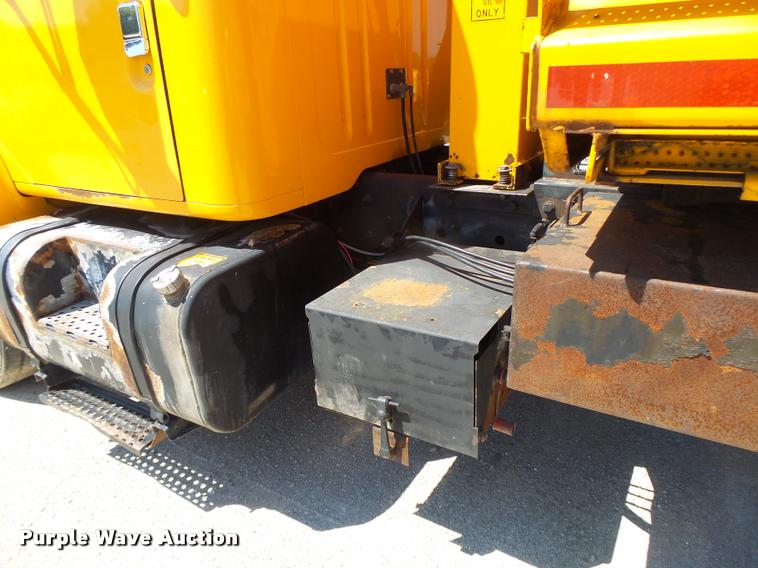 image for item DA3495 2002 International 4900 dump truck