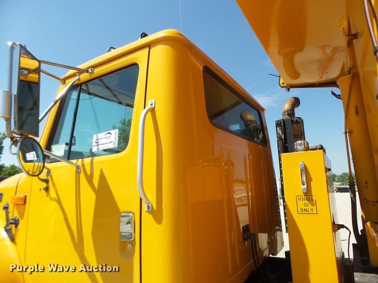 image for item DA3495 2002 International 4900 dump truck