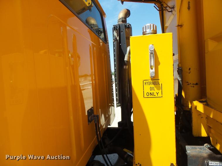 image for item DA3495 2002 International 4900 dump truck