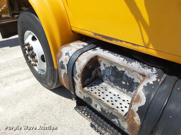 image for item DA3495 2002 International 4900 dump truck