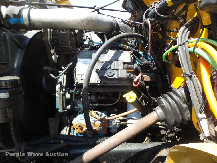 image for item DA3495 2002 International 4900 dump truck