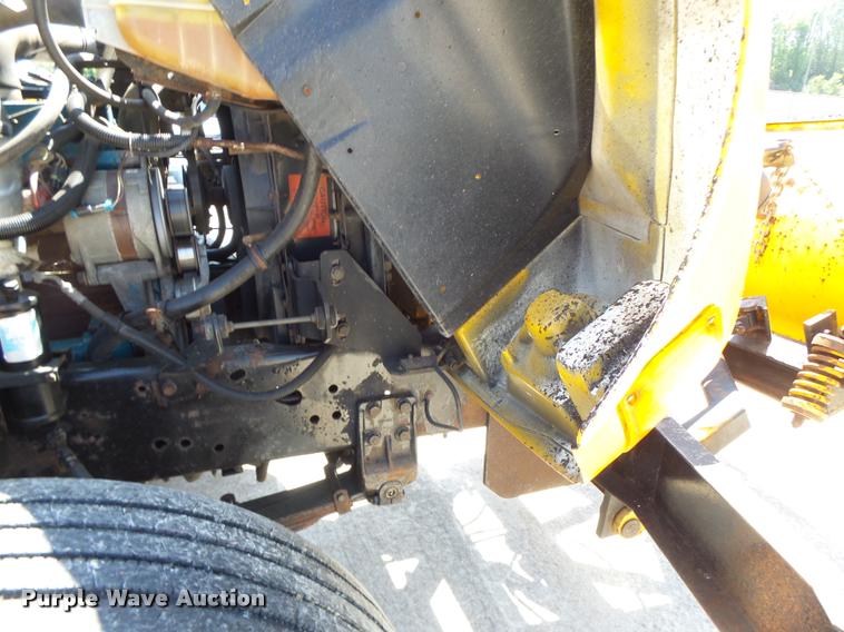 image for item DA3495 2002 International 4900 dump truck