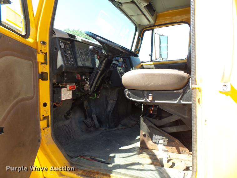image for item DA3495 2002 International 4900 dump truck