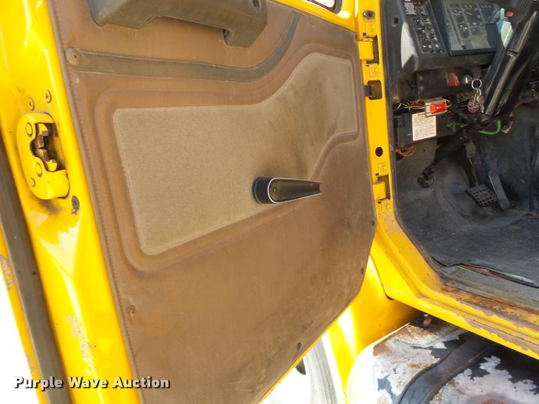 image for item DA3495 2002 International 4900 dump truck