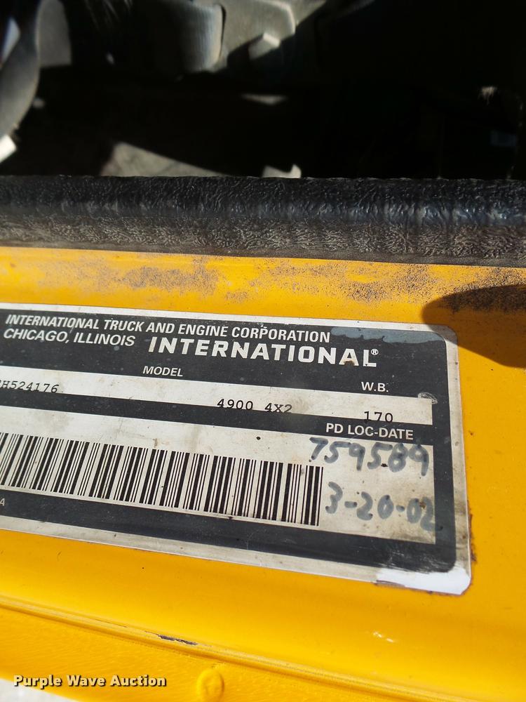 image for item DA3495 2002 International 4900 dump truck