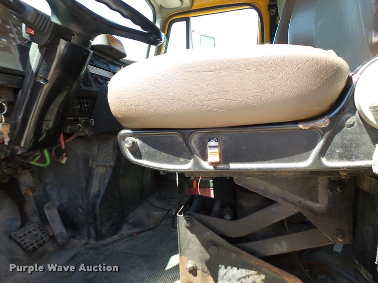 image for item DA3495 2002 International 4900 dump truck