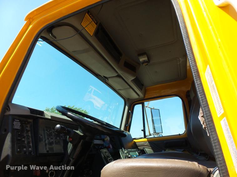 image for item DA3495 2002 International 4900 dump truck