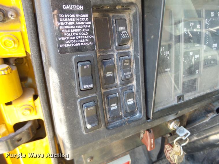 image for item DA3495 2002 International 4900 dump truck