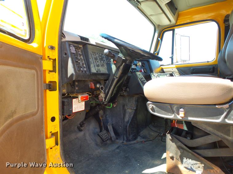 image for item DA3495 2002 International 4900 dump truck