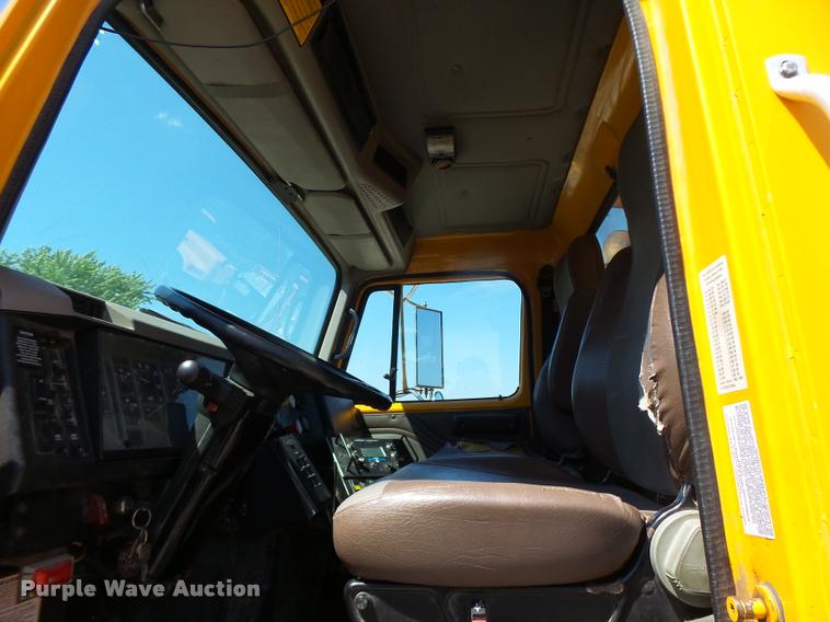 image for item DA3495 2002 International 4900 dump truck