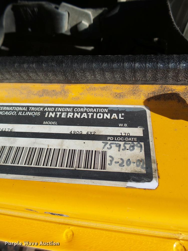 image for item DA3495 2002 International 4900 dump truck