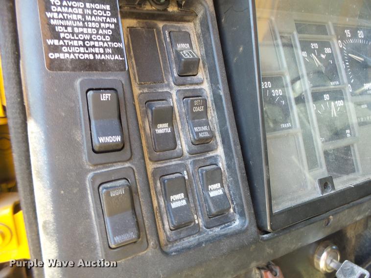 image for item DA3495 2002 International 4900 dump truck