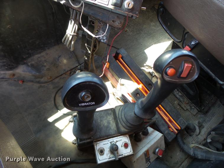 image for item DA3495 2002 International 4900 dump truck