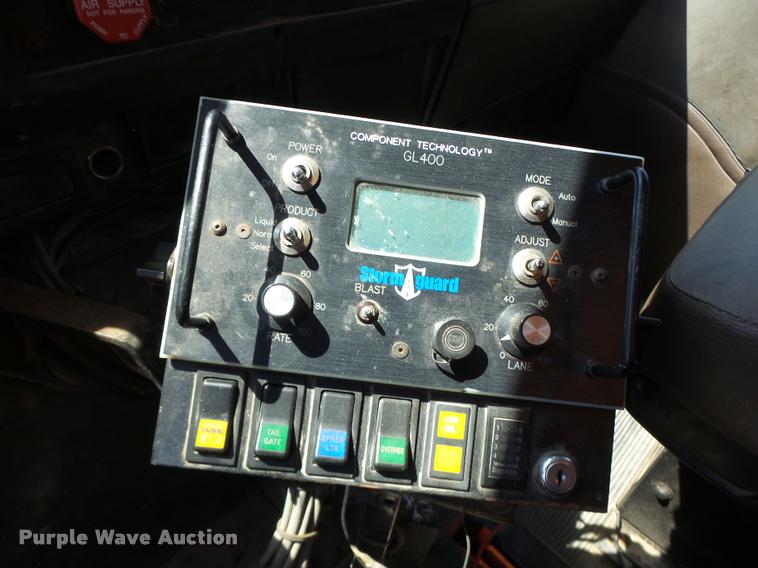 image for item DA3495 2002 International 4900 dump truck