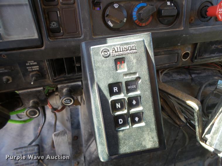 image for item DA3495 2002 International 4900 dump truck