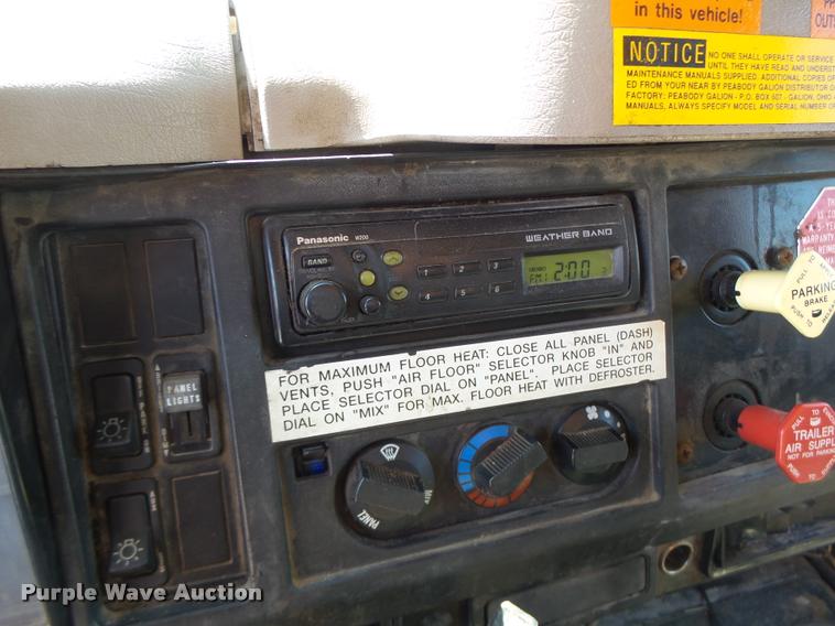 image for item DA3495 2002 International 4900 dump truck