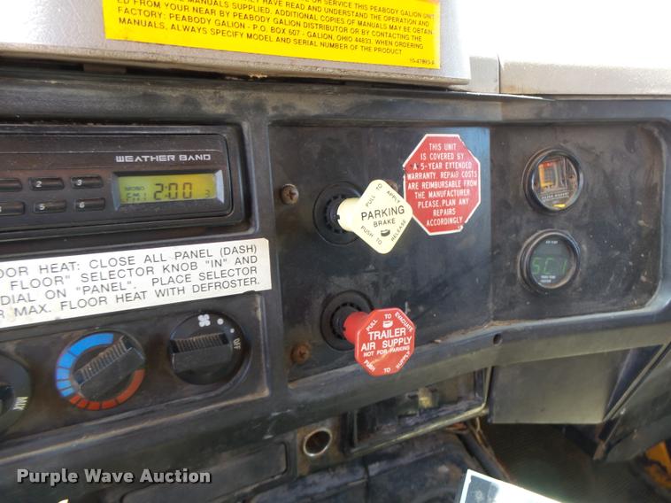 image for item DA3495 2002 International 4900 dump truck