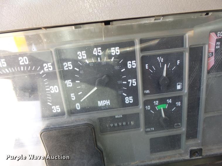 image for item DA3495 2002 International 4900 dump truck