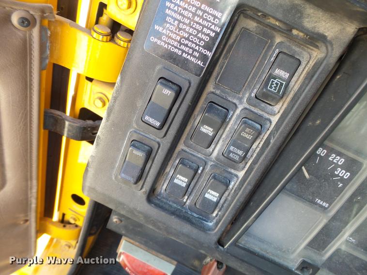 image for item DA3495 2002 International 4900 dump truck