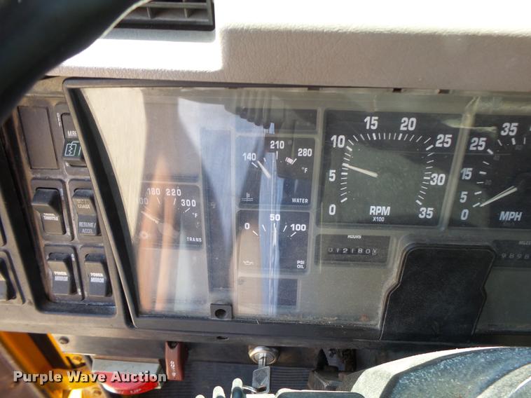 image for item DA3495 2002 International 4900 dump truck