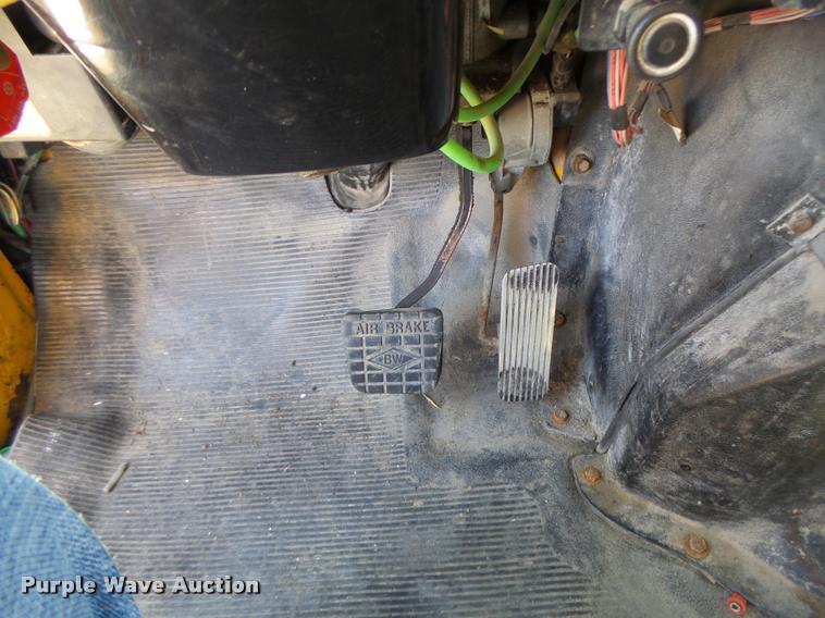 image for item DA3495 2002 International 4900 dump truck