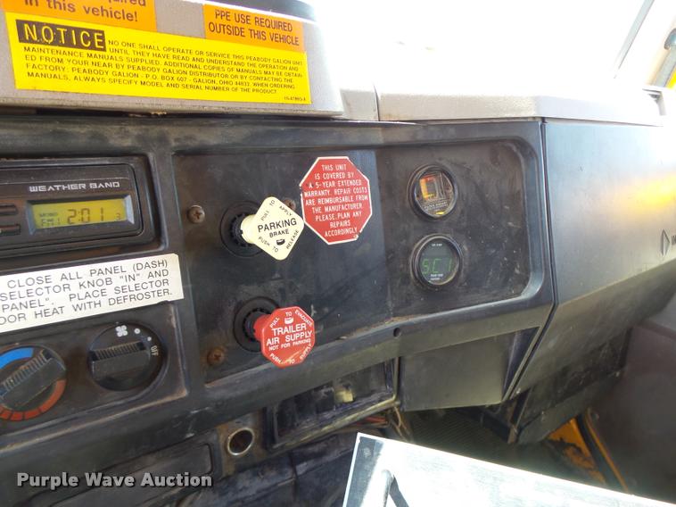 image for item DA3495 2002 International 4900 dump truck