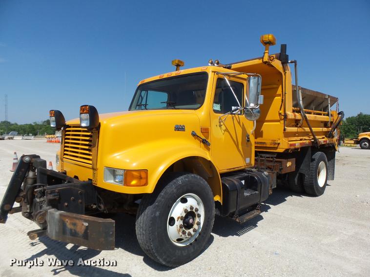 image for item DA3496 2002 International 4900 dump truck