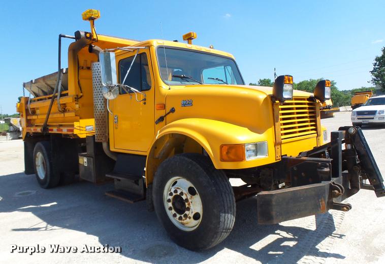 image for item DA3496 2002 International 4900 dump truck