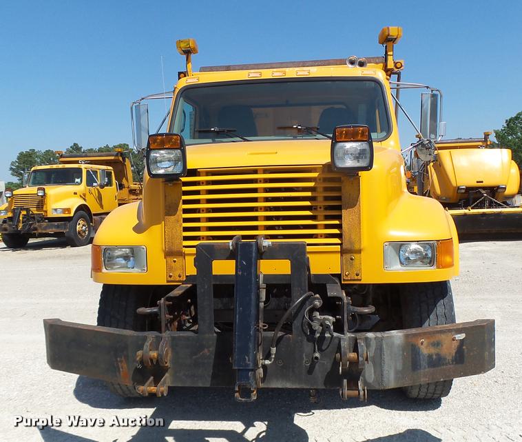 image for item DA3496 2002 International 4900 dump truck