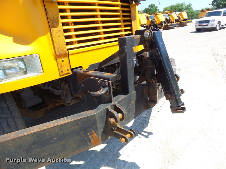 image for item DA3496 2002 International 4900 dump truck