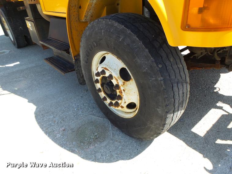 image for item DA3496 2002 International 4900 dump truck