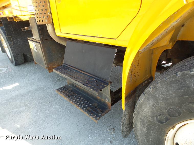 image for item DA3496 2002 International 4900 dump truck