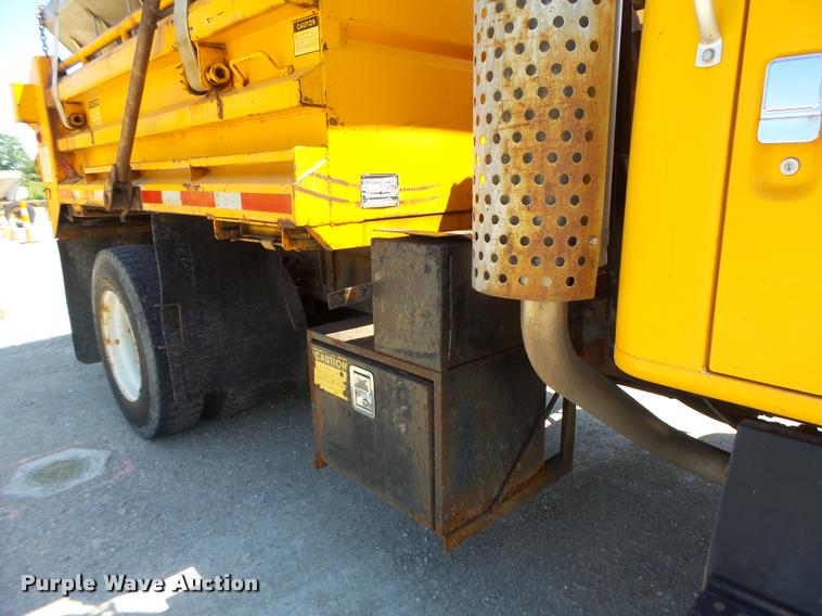 image for item DA3496 2002 International 4900 dump truck