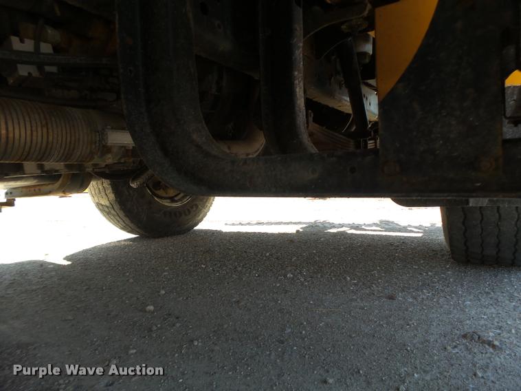 image for item DA3496 2002 International 4900 dump truck