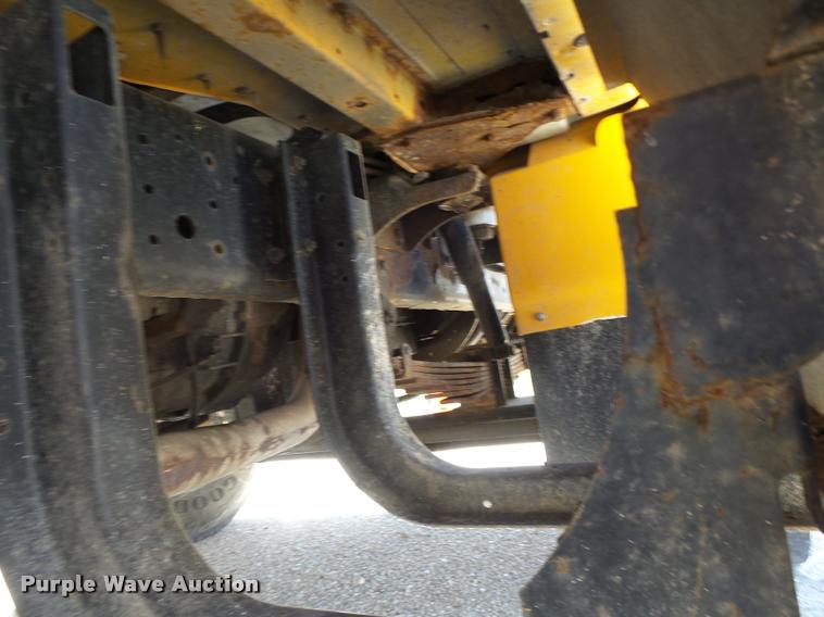 image for item DA3496 2002 International 4900 dump truck