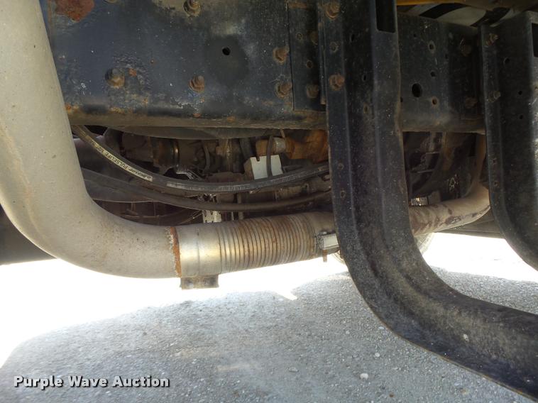 image for item DA3496 2002 International 4900 dump truck